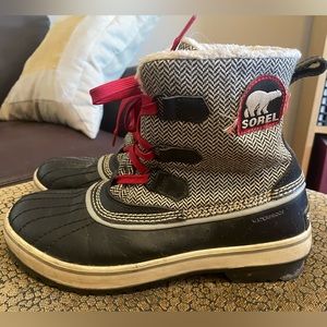 Sorel Tivoli houndstooth insulated waterproof boots Size W9